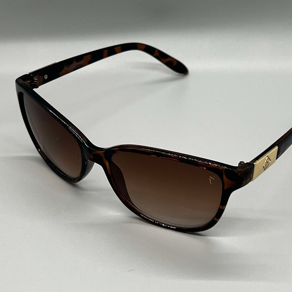 Simply Vera Wang Sunglasses Leopard Print With Gradient Black Lens‎ EUC
